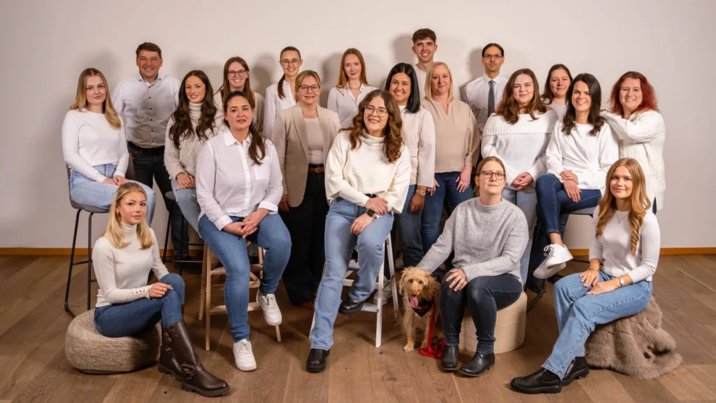 Das gesamte Team der Anwaltskanzlei Meyer und Frey aus Würzburg. Anwälte, Rechtsanwaltsfachangestellte und Werkstudenten.